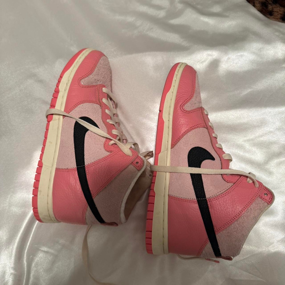 womens size 9 pink high nike dunks in great condition, hardly worn - Picture 5 of 7